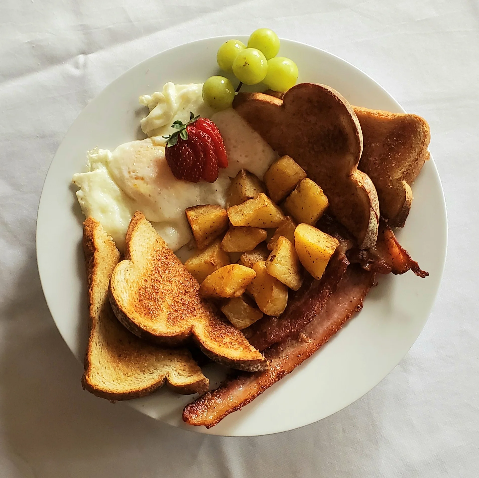 sky view breakfast with eggs, toast, bacon, and mountain potatoes at the sky view inn